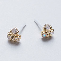 セラミックポストピアス