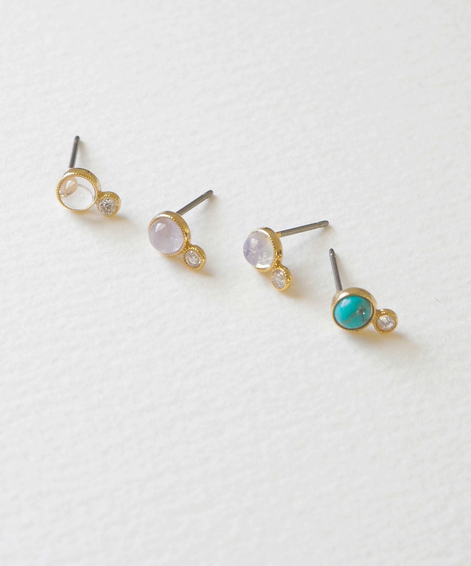ナチュラルストーンとクリスタルのチタンポストピアス【MUK Dreamy