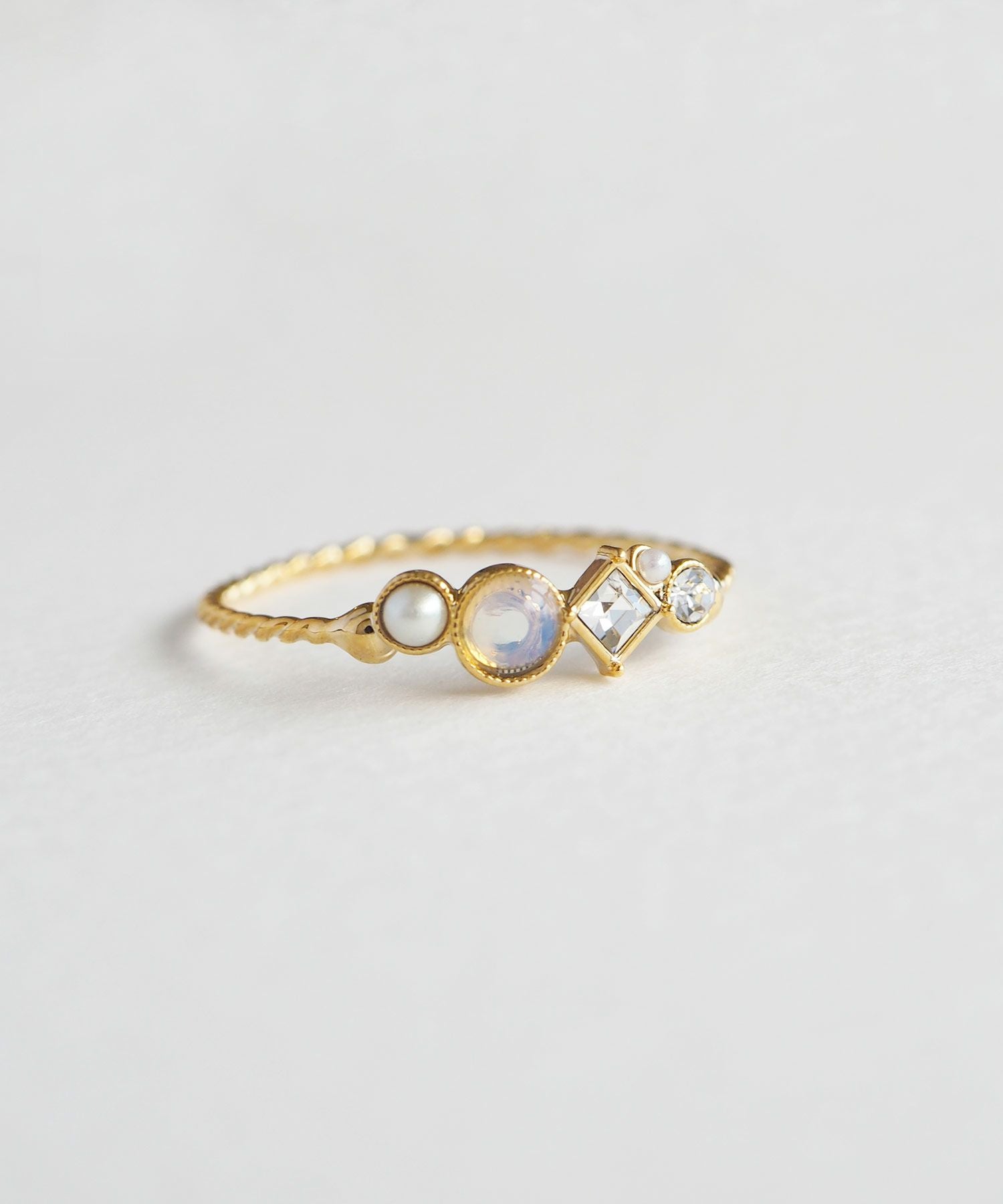 ナチュラルストーンとビジューのリング【MUK Dreamy stone】