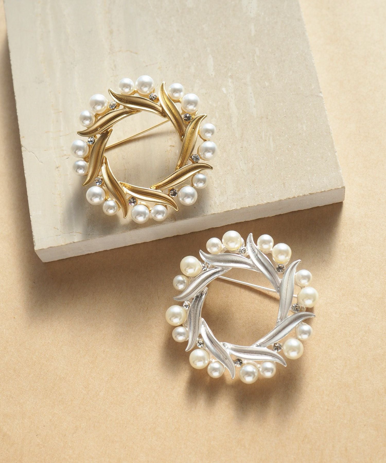 【mukさま】 brooch ❀ パールとスカラップデザインの ブローチ パールリースブローチ | 【公式】MUK ONLINE SHOP｜人気アクセサリー