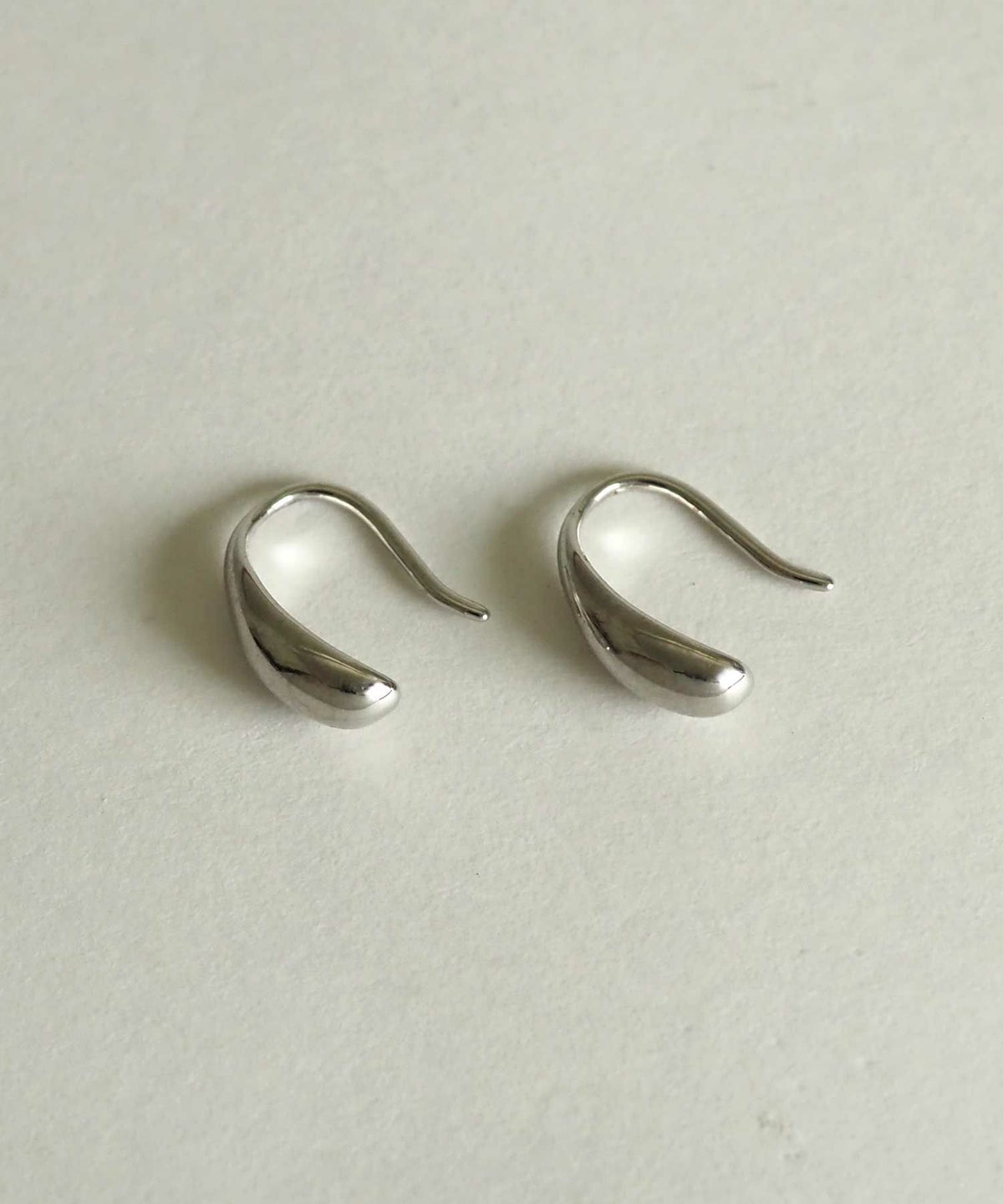 ぷっくりフックプチピアス