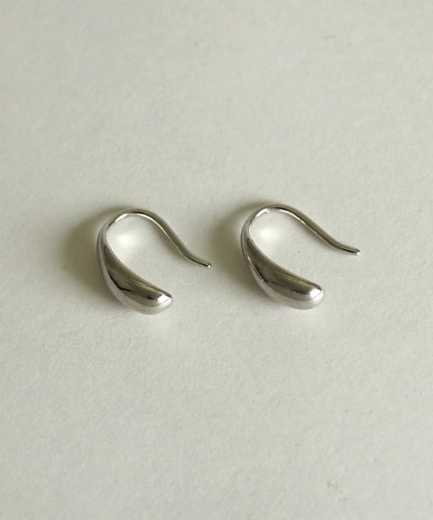 ぷっくりフックプチピアス