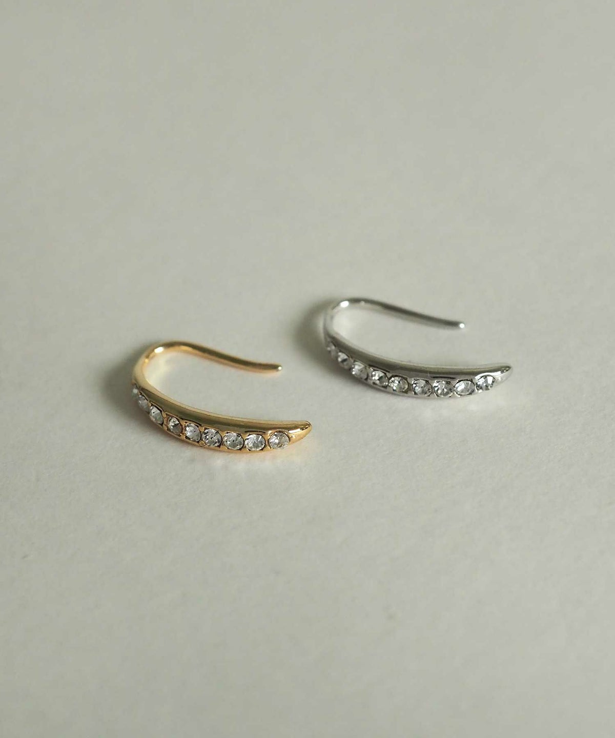 チェコストーンフックピアス