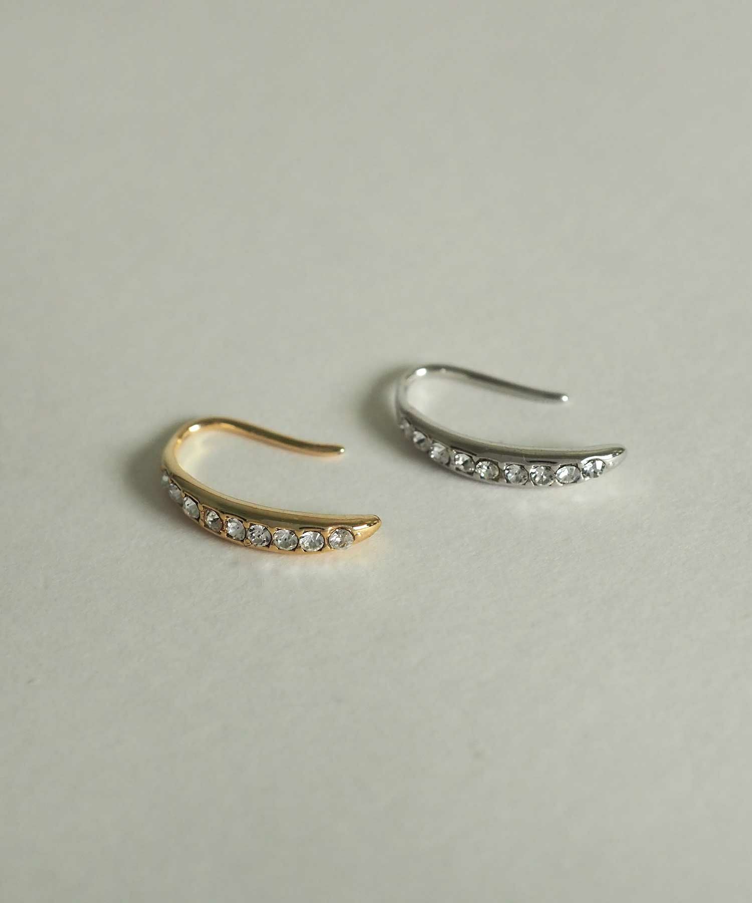 チェコストーンフックピアス