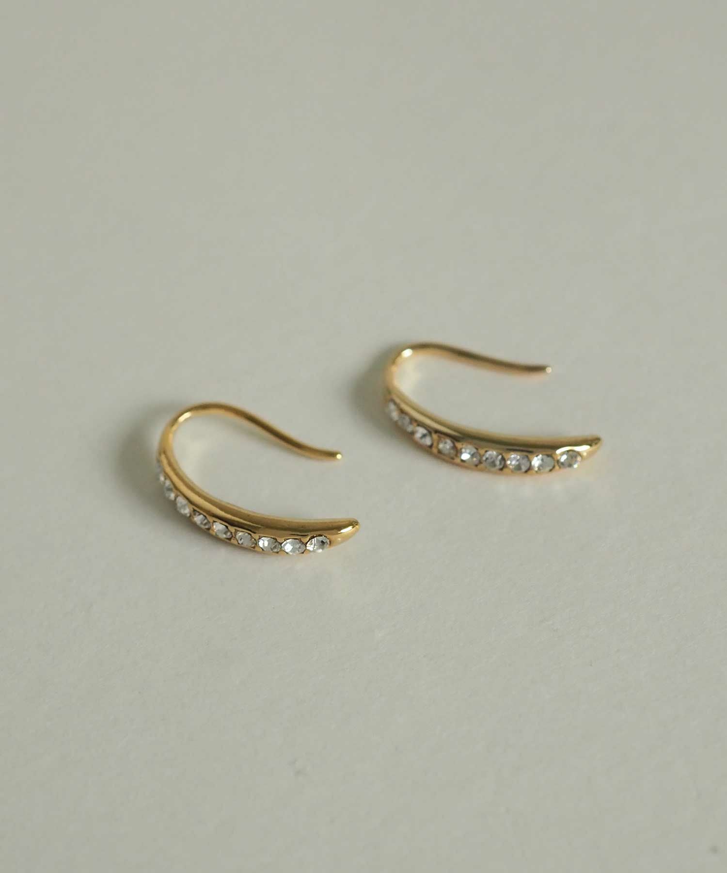 チェコストーンフックピアス