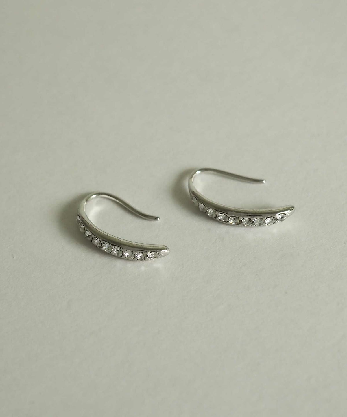 チェコストーンフックピアス