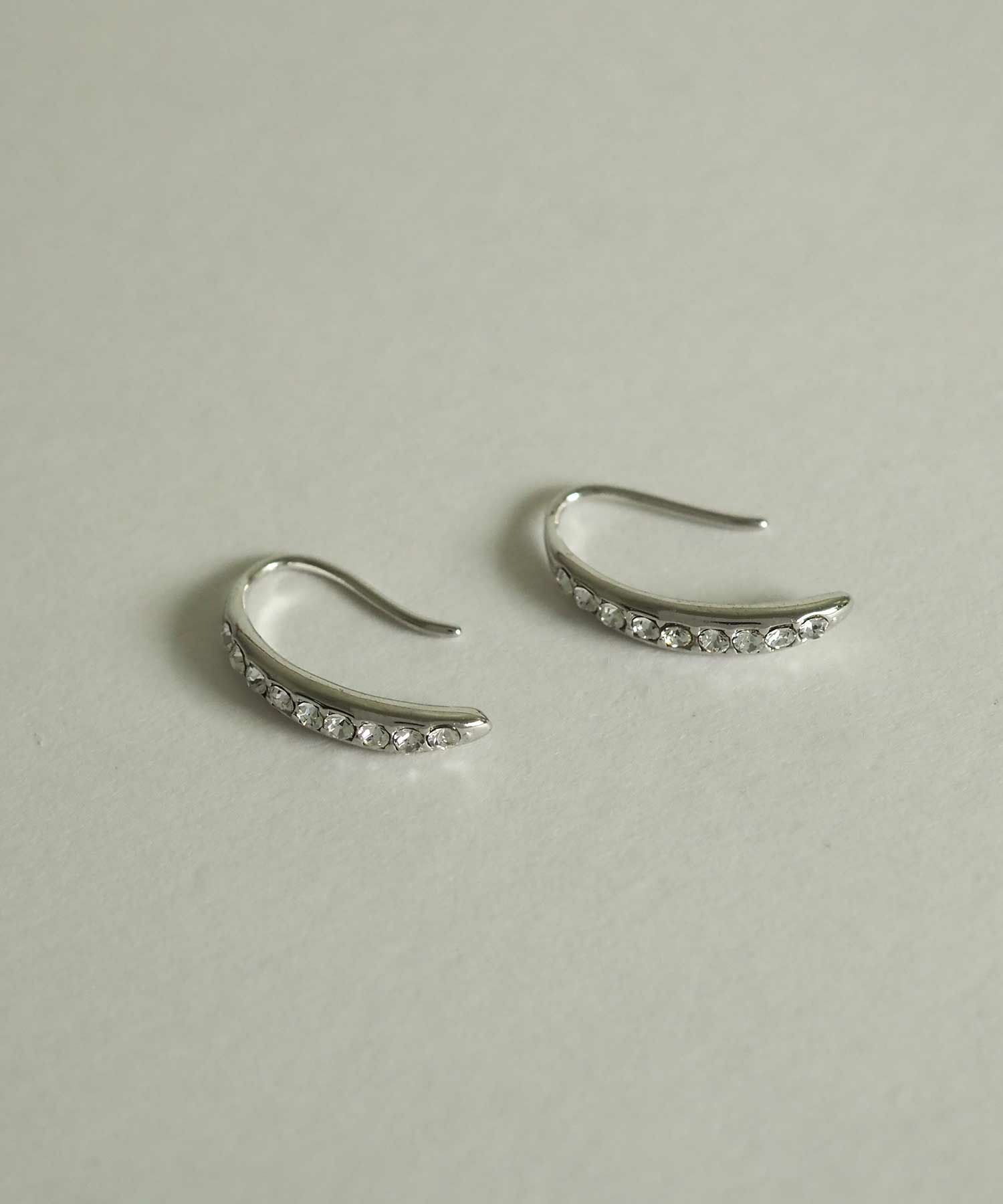 チェコストーンフックピアス