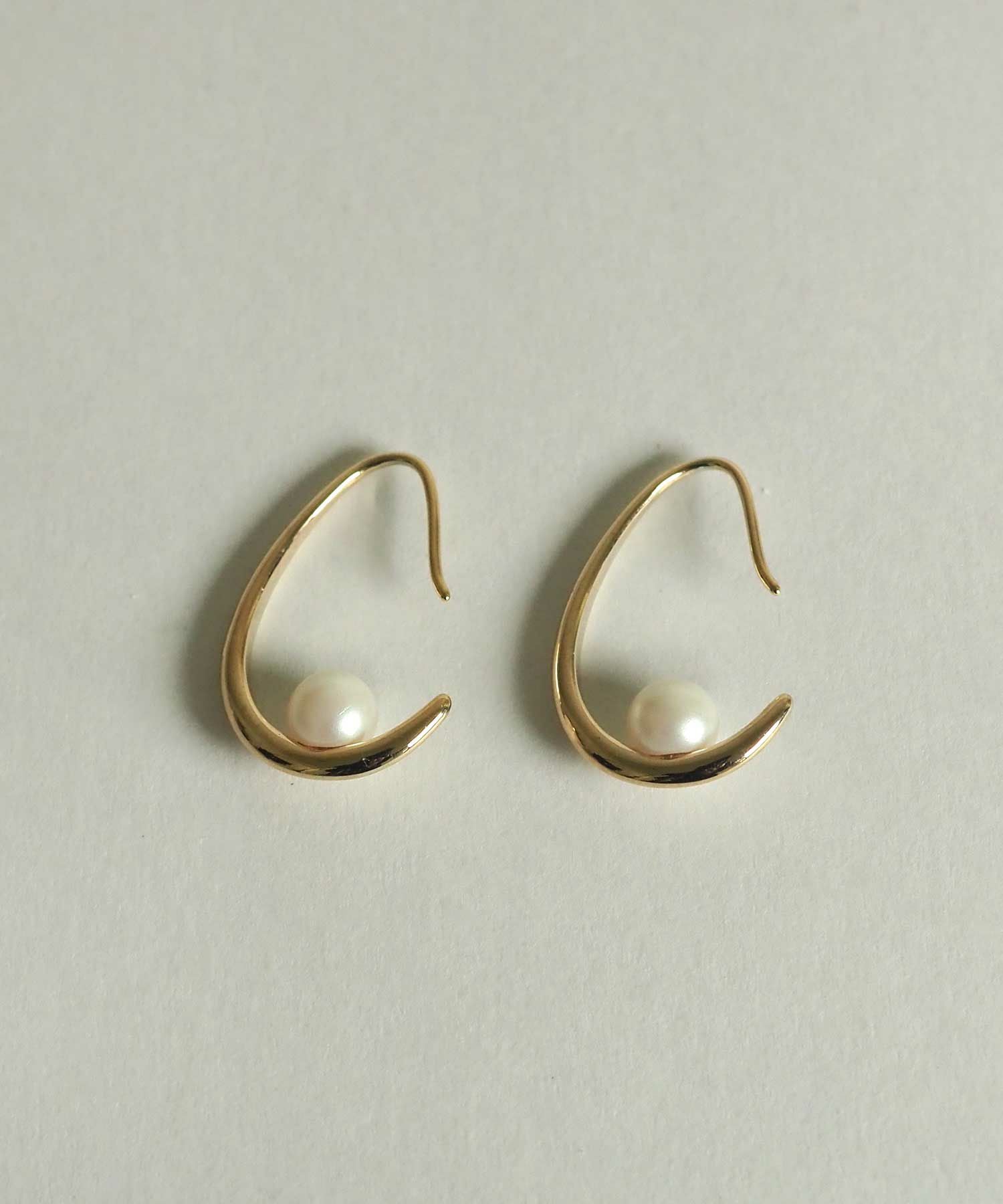 パールフックピアス