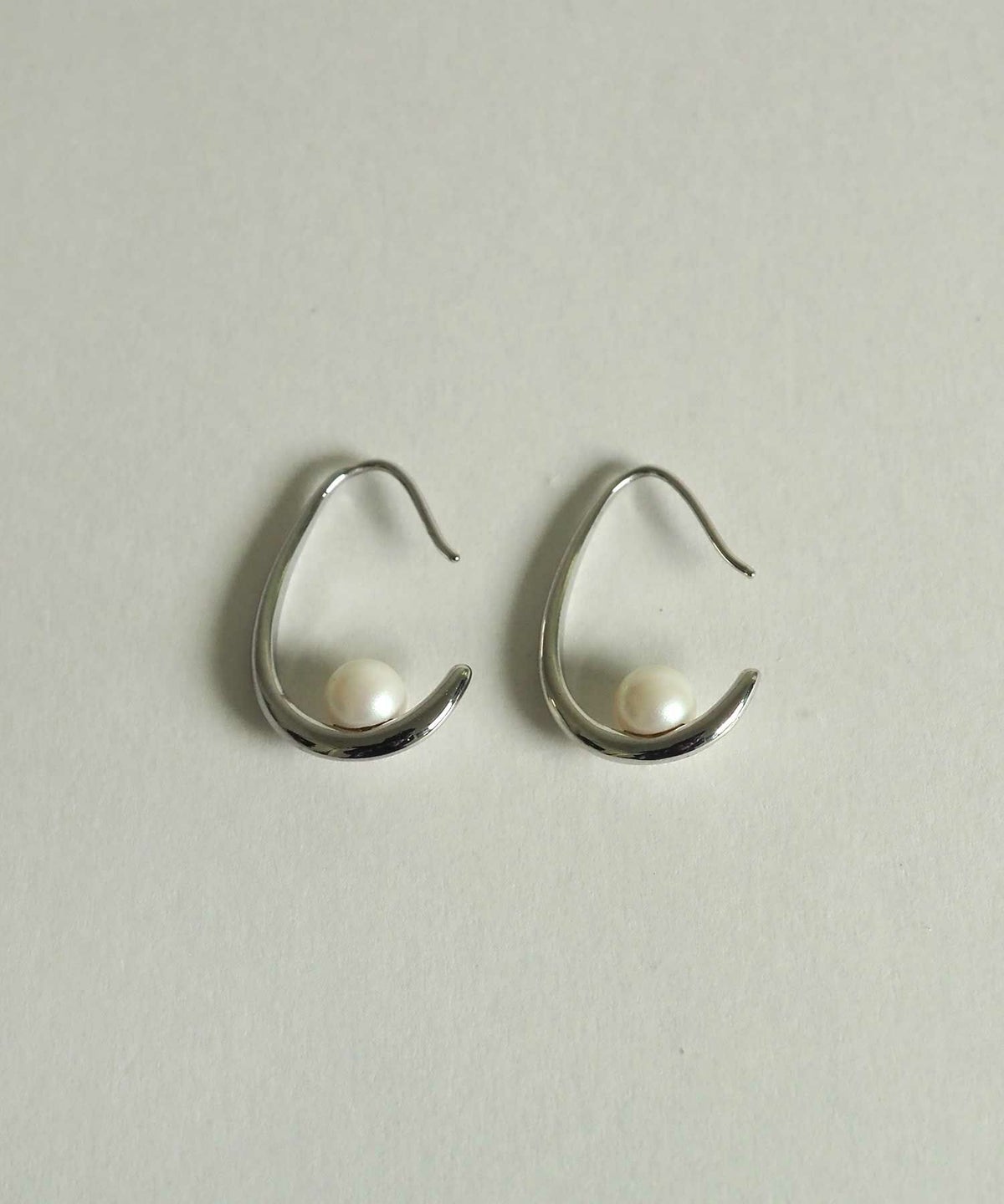 パールフックピアス