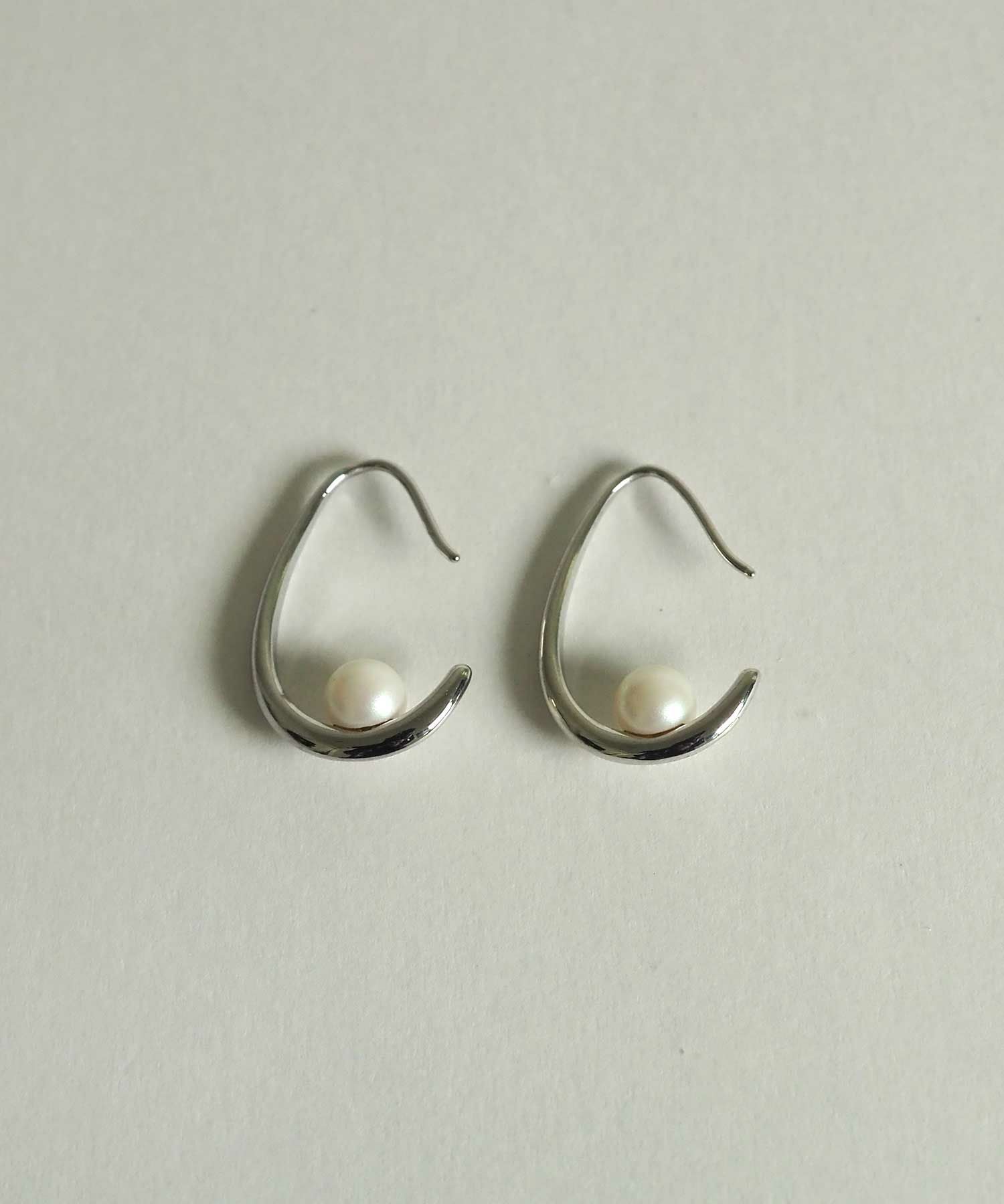パールフックピアス