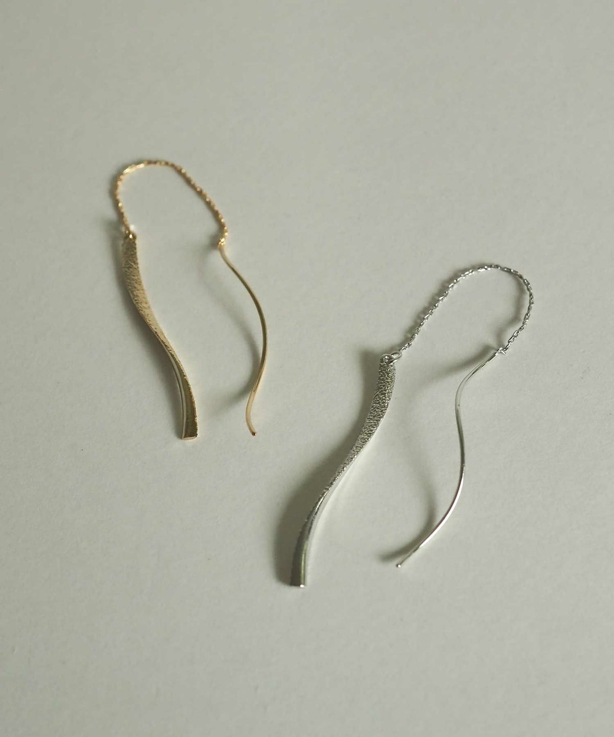 きらめきテクスチャウェーブアメリカンピアス