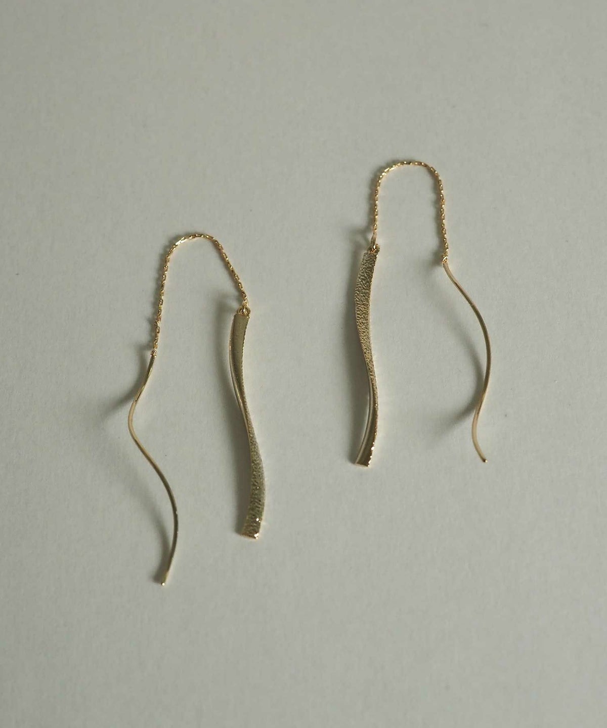 きらめきテクスチャウェーブアメリカンピアス