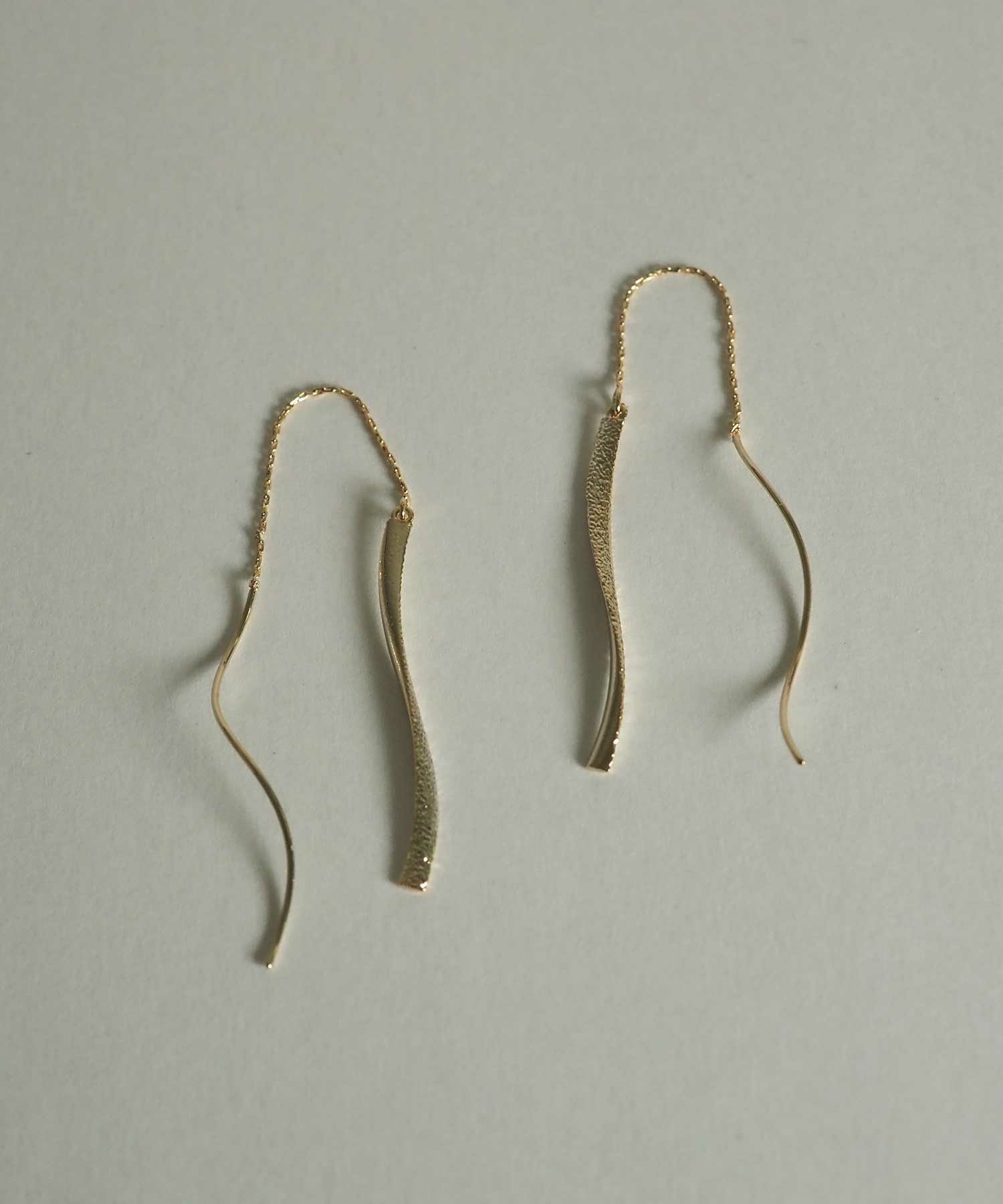 きらめきテクスチャウェーブアメリカンピアス