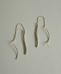 きらめきテクスチャウェーブアメリカンピアス