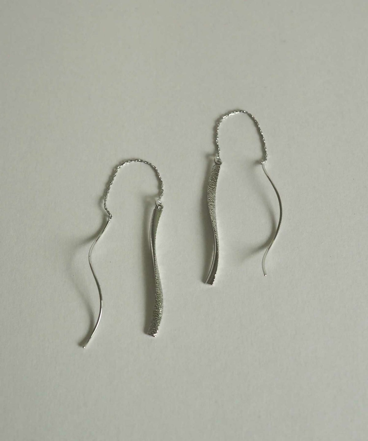 きらめきテクスチャウェーブアメリカンピアス