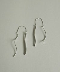 きらめきテクスチャウェーブアメリカンピアス