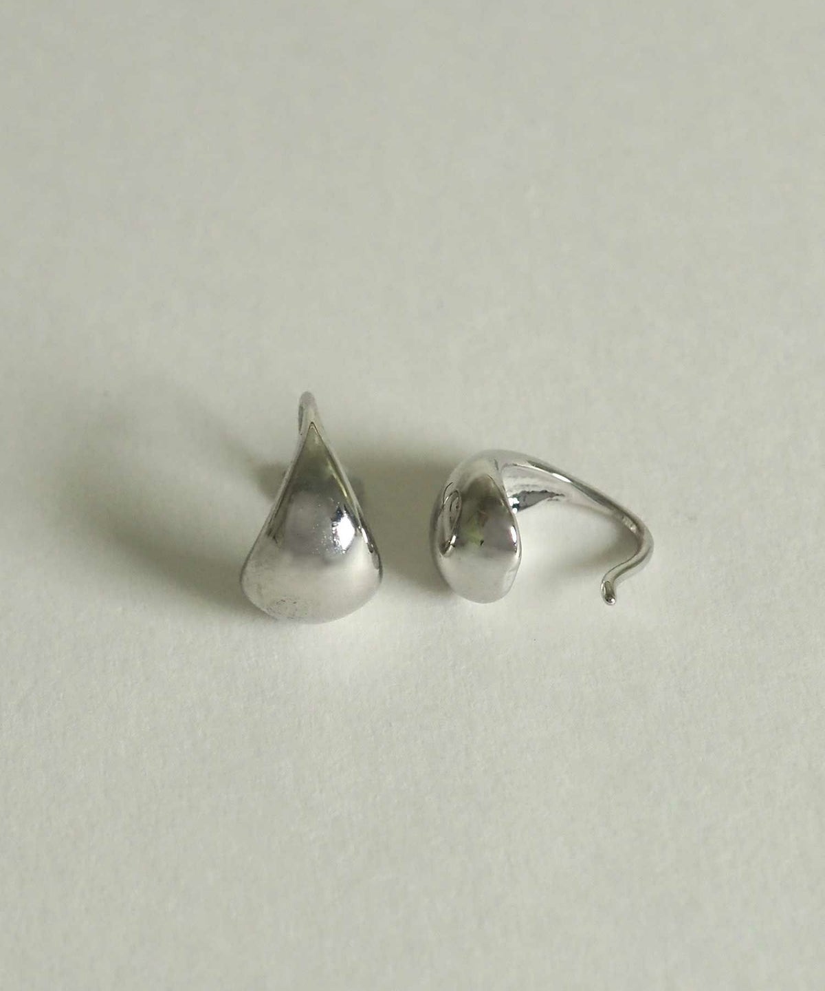 ぷっくりフープフックピアス