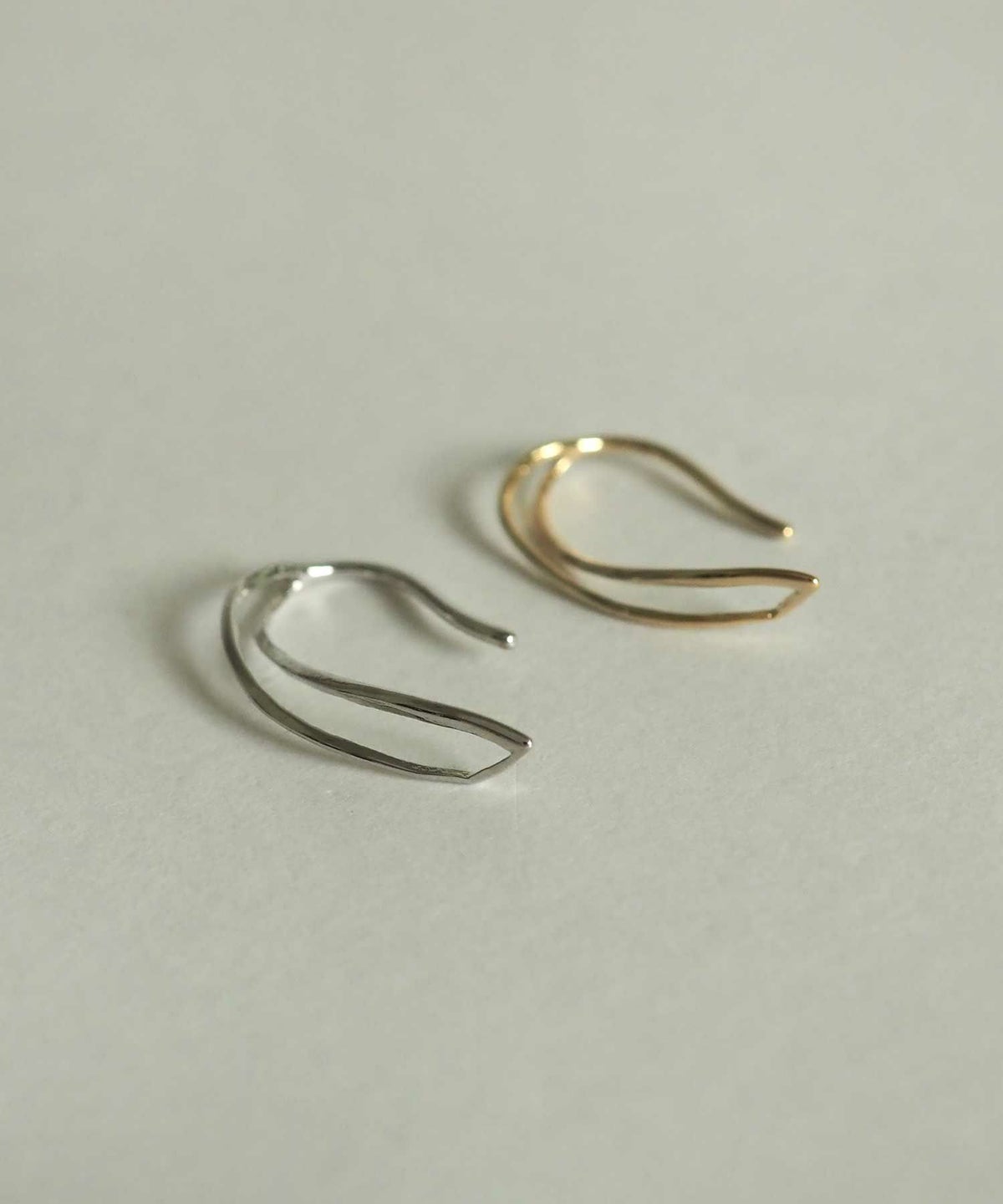 クロスデザインフックピアス