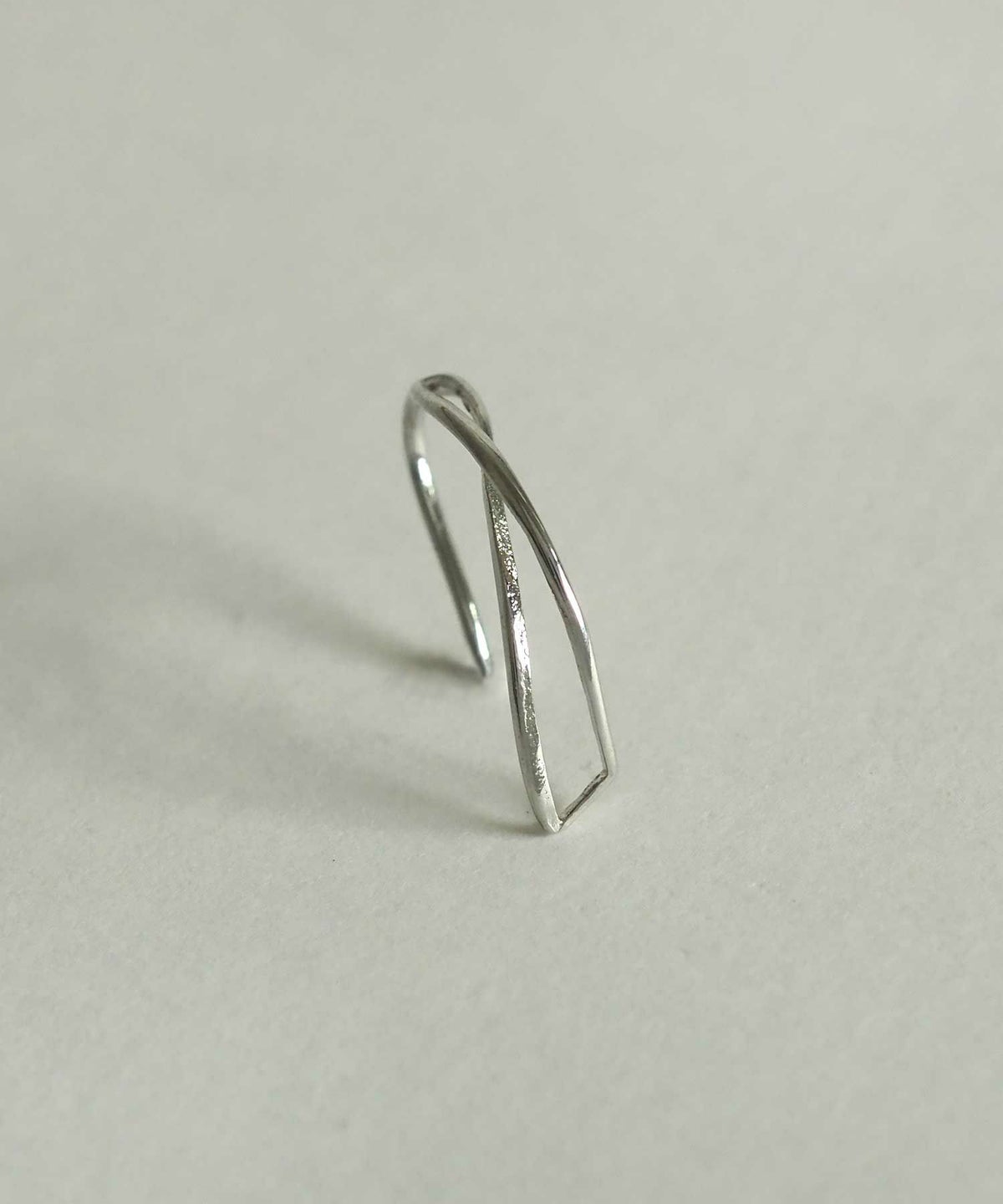 クロスデザインフックピアス