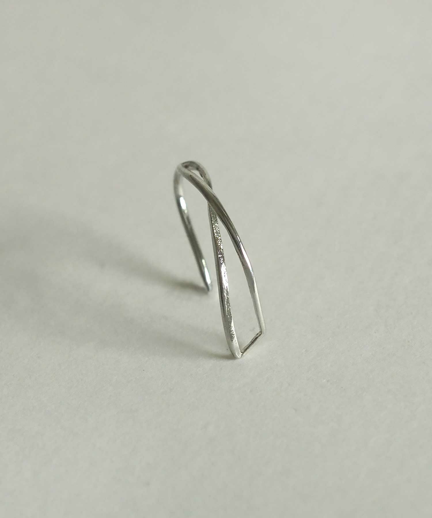 クロスデザインフックピアス