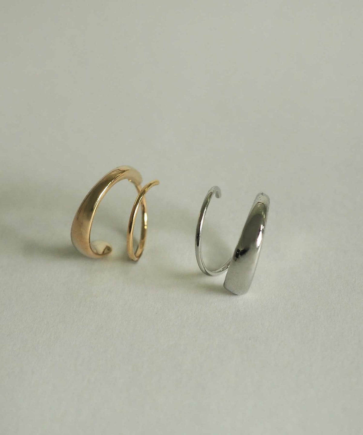 スパイラルピアス