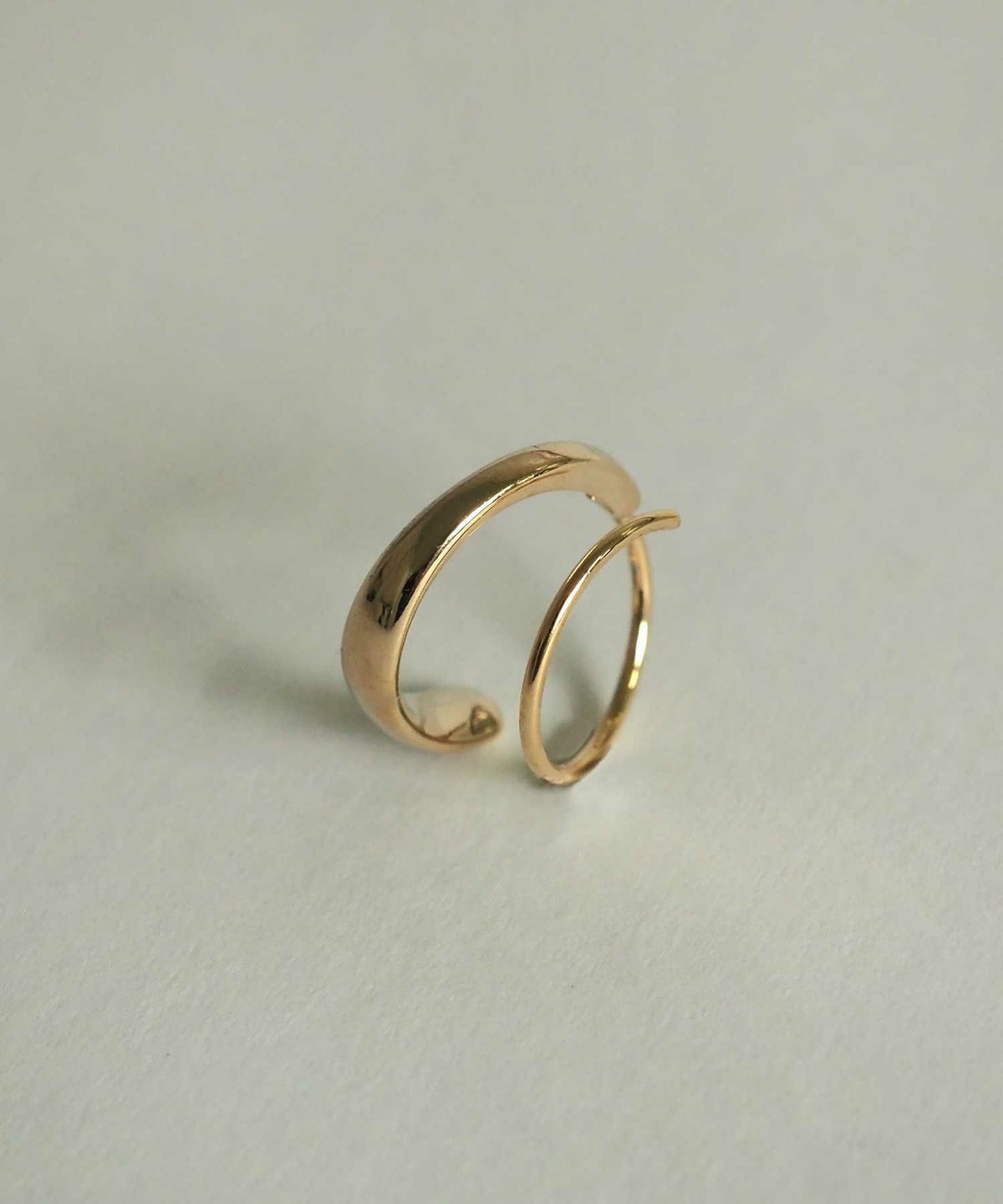 スパイラルピアス