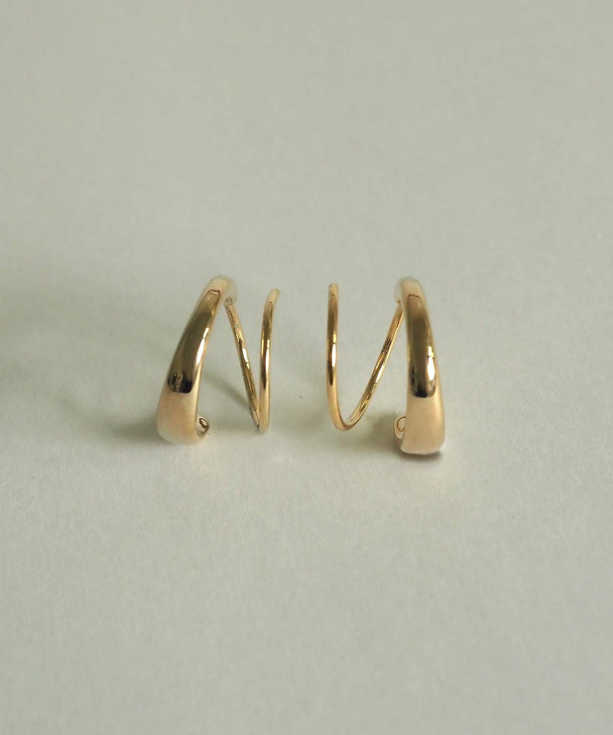 スパイラルピアス