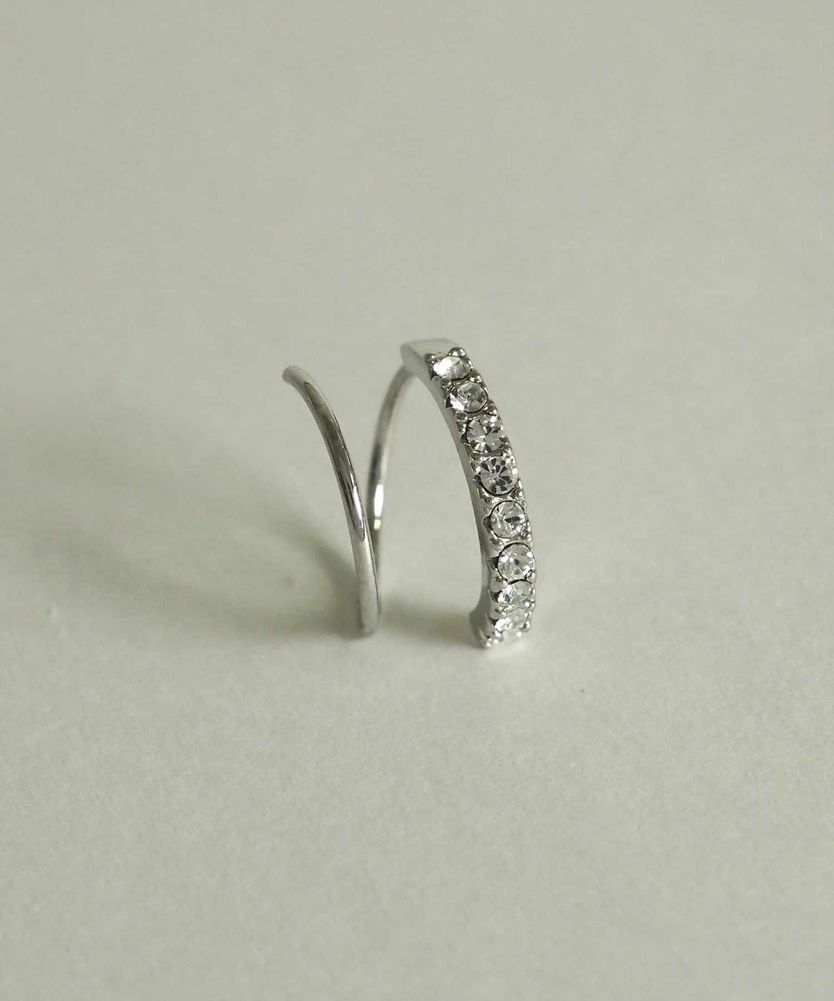 ラインストーンスパイラルピアス