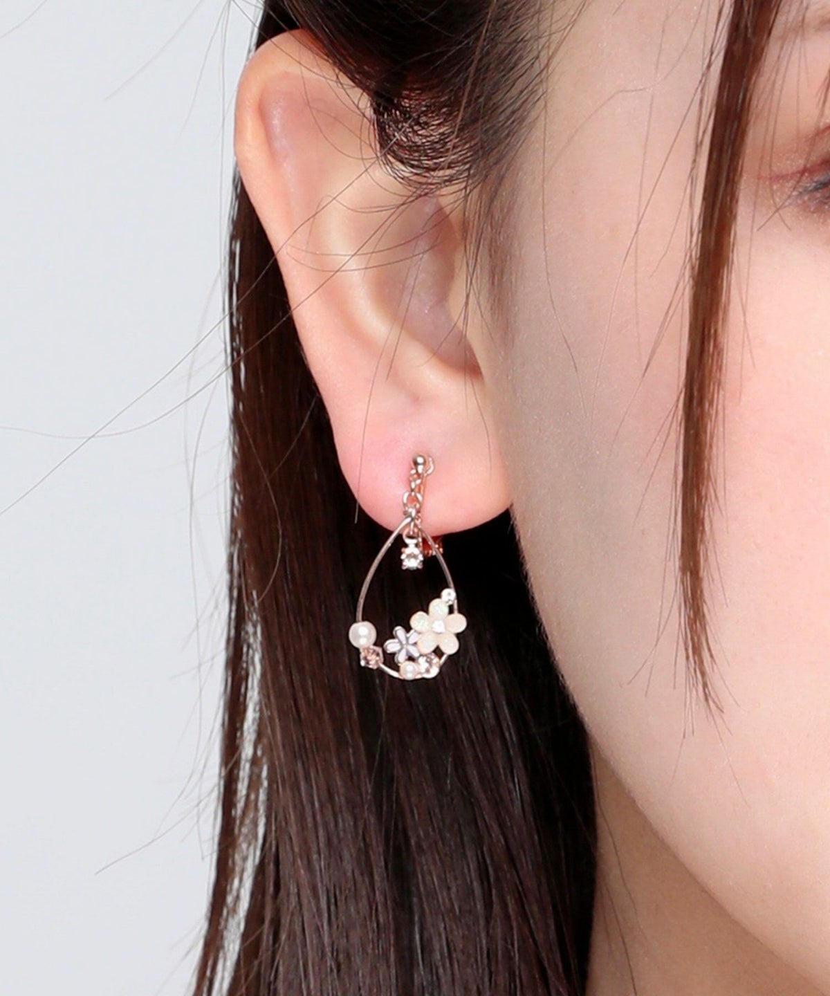 ドロップラインフラワーIMFスプリングイヤリング