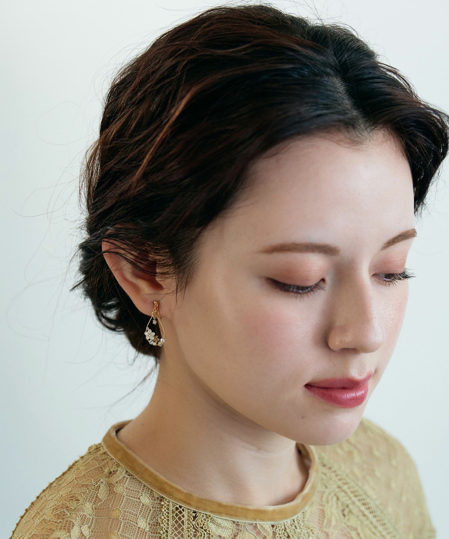 ドロップラインフラワーIMFスプリングイヤリング