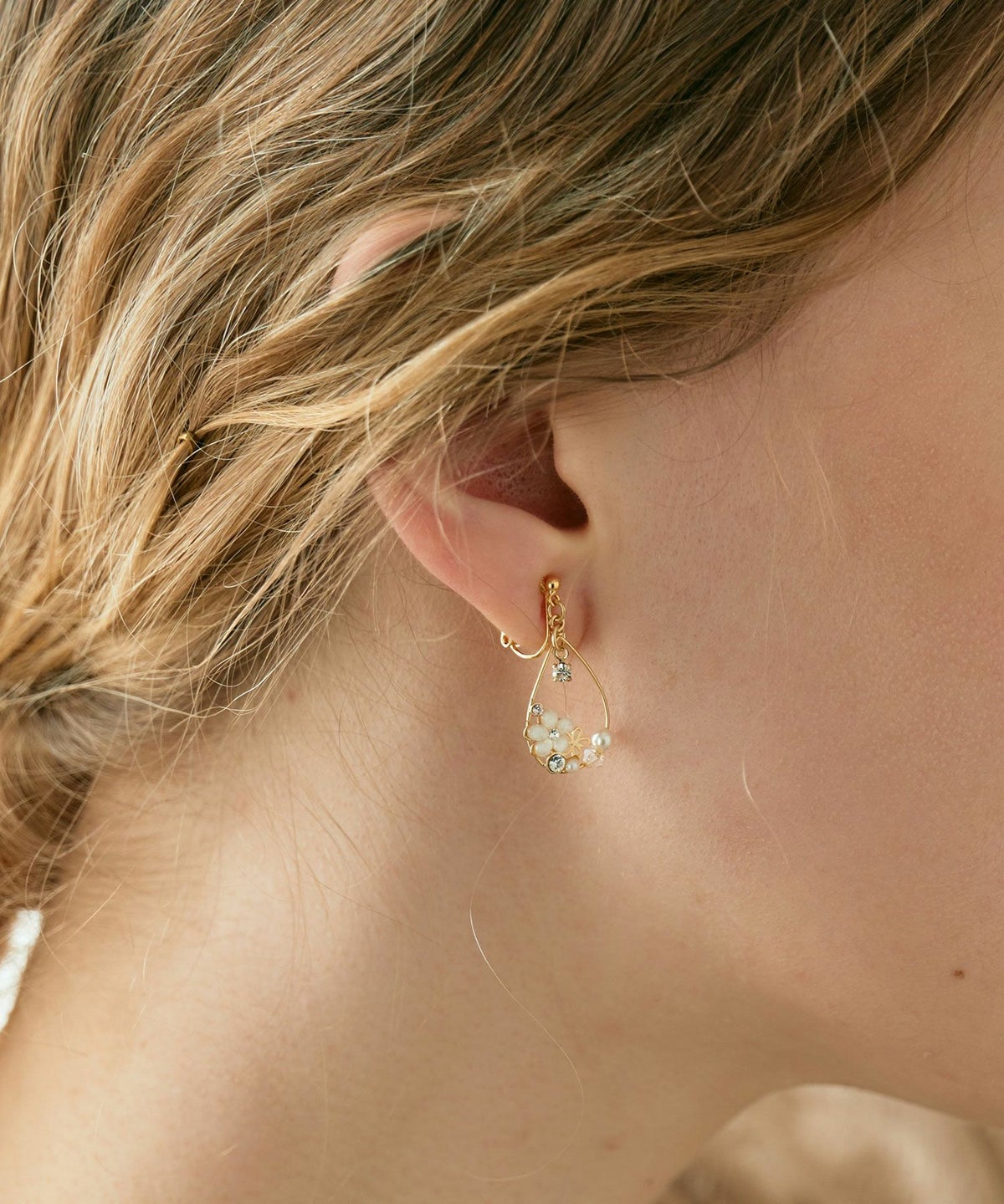 ドロップラインフラワーIMFスプリングイヤリング