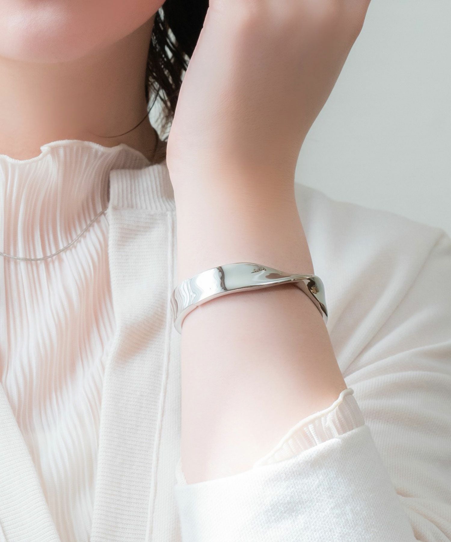 ツイストメタルバングル