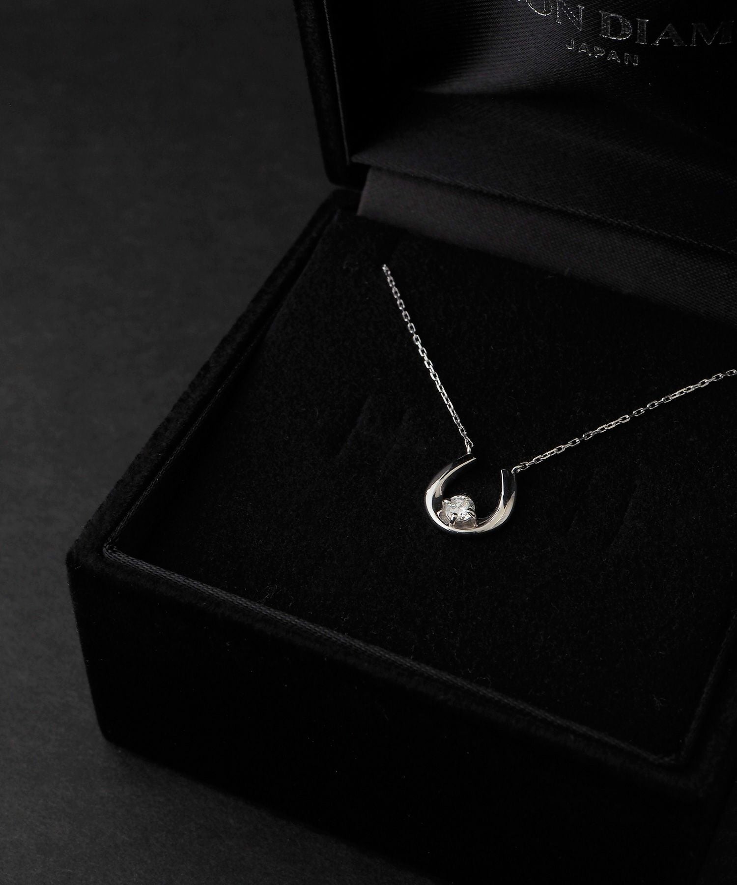 SV925]ホースシューラボダイヤモンドペンダント【LAB DIAMOND