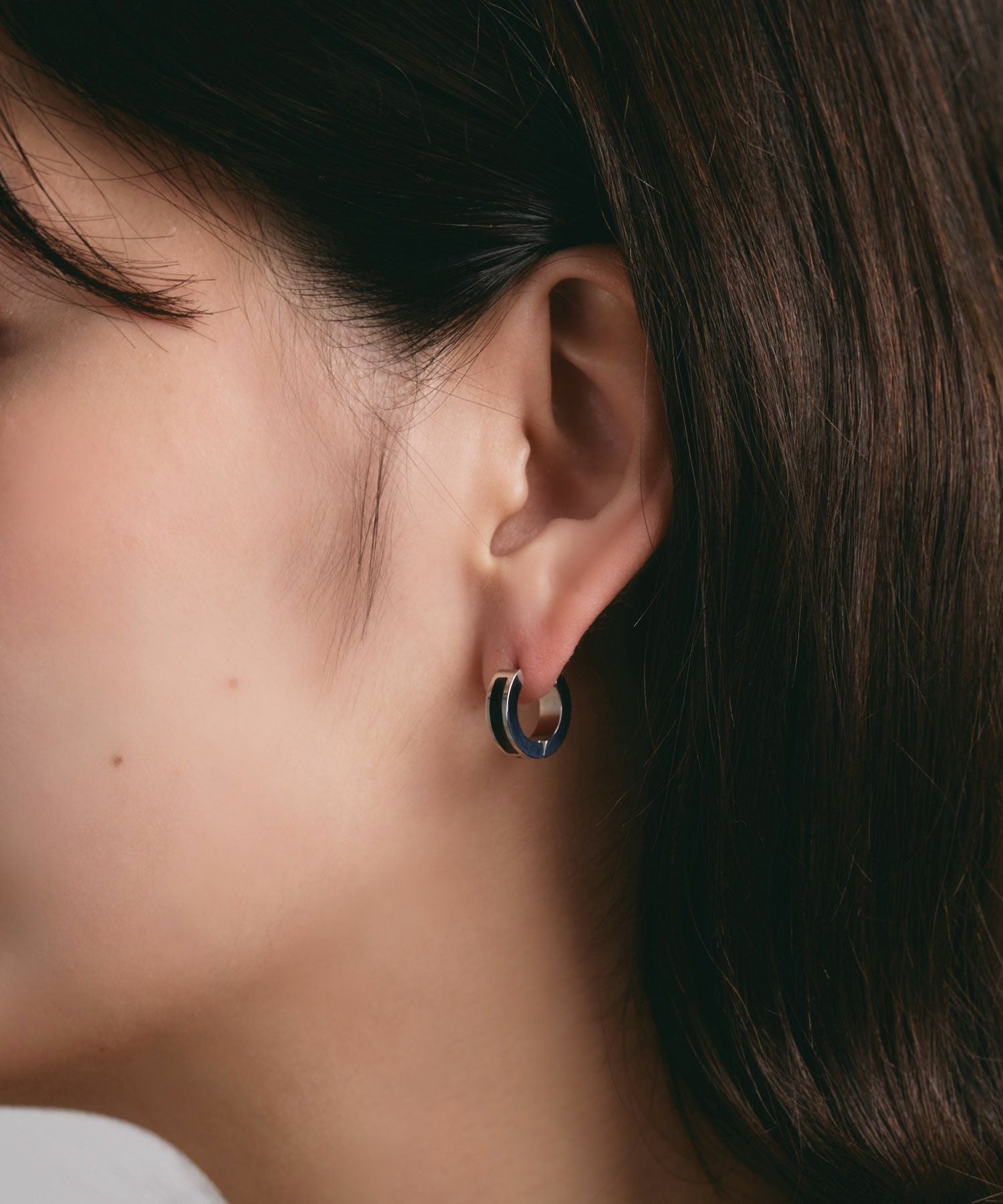 ブラックセンターラインステンレスフープワンタッチピアス | 【公式