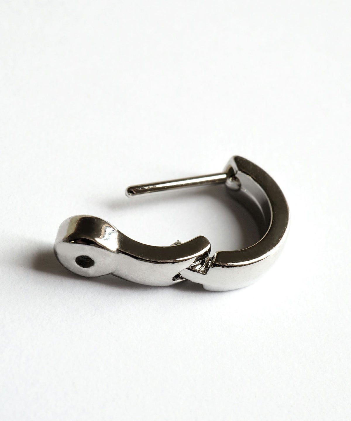 ツヤメタルスムースピアス