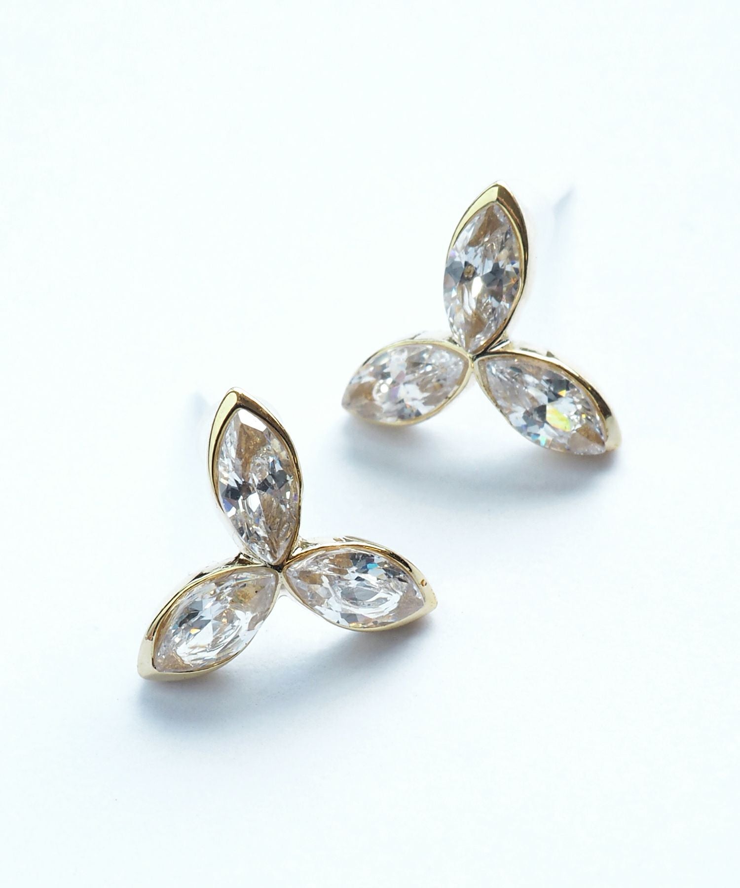 スリーダイヤセラミックポストピアス