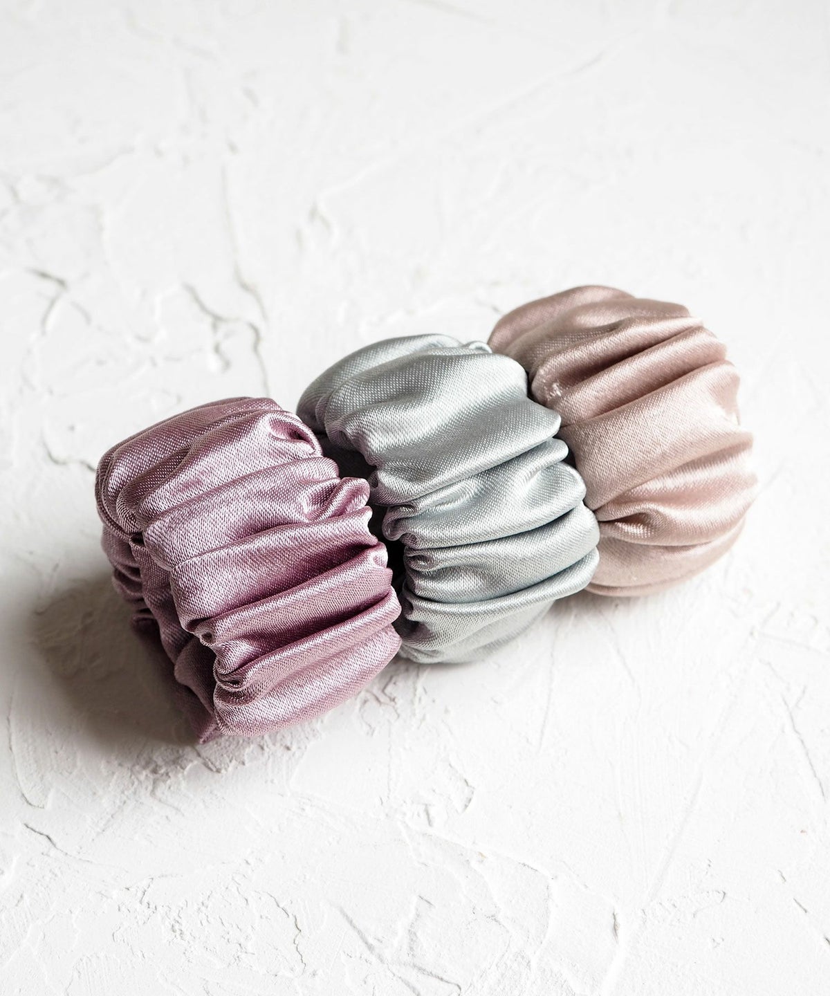 くるっとまきつくサテンシュフィー