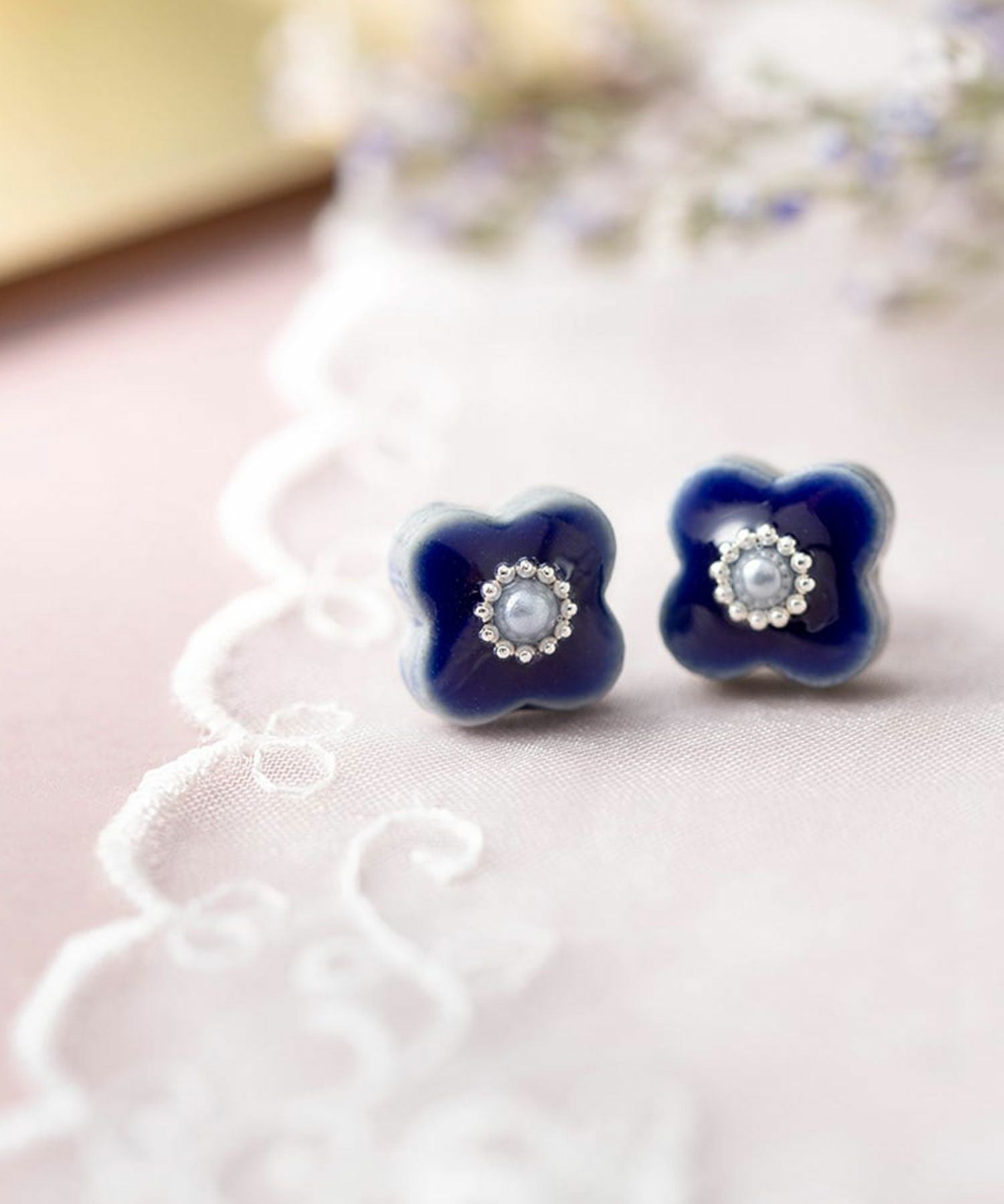 No.1512-C スカイブルー　樹脂ポスト☆レジンピアス☆ちっちゃな長方形 美濃焼小花パールチタンポストピアス【MIKELO】 | 【公式】MUK ONLINE