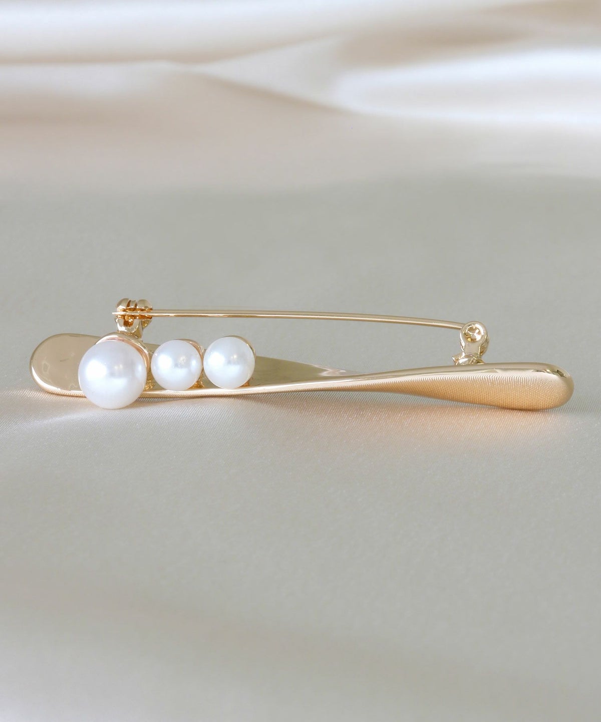 メタルプロペラパールブローチ