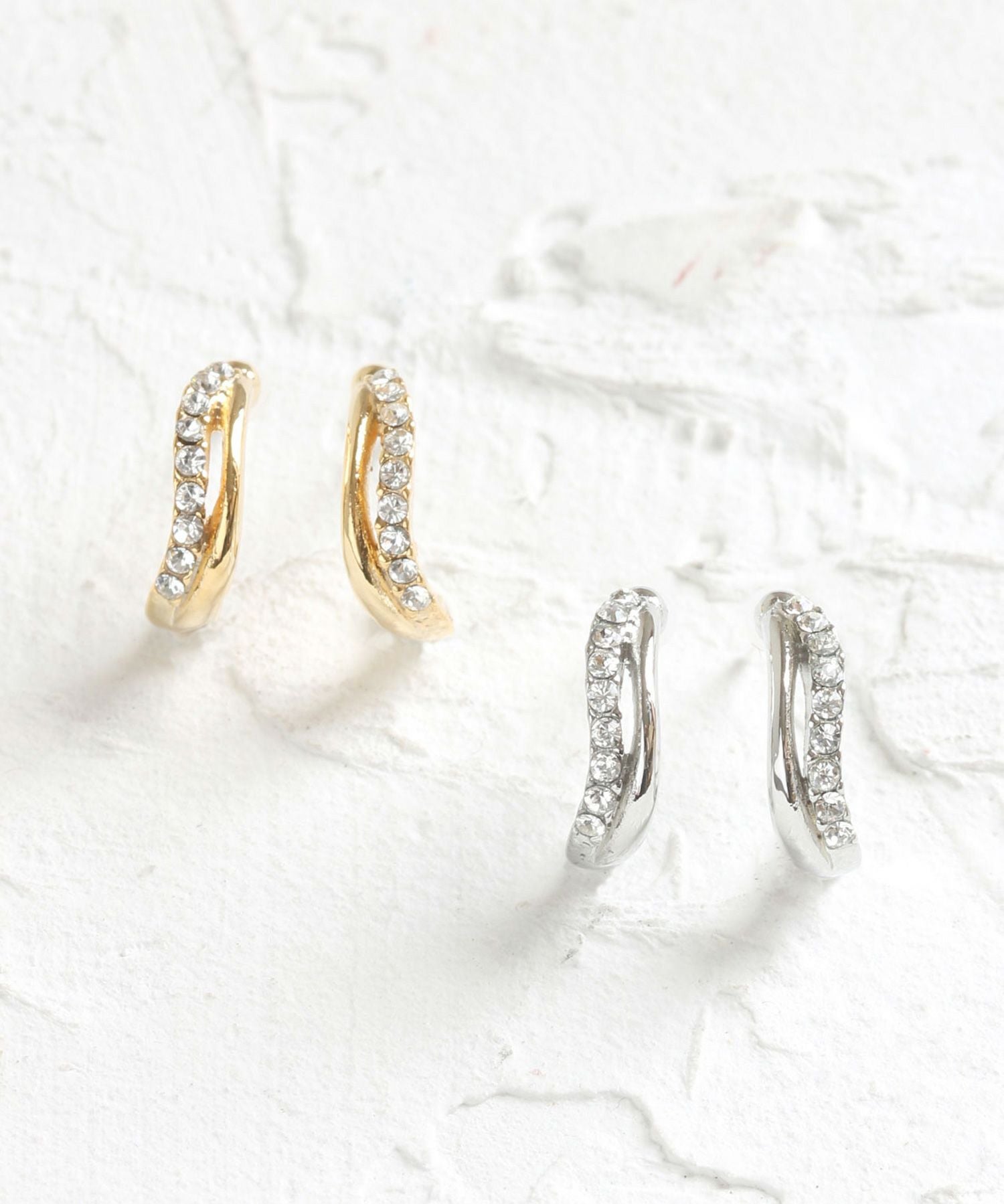 ダブルウェーブラインフープセラミックポストピアス