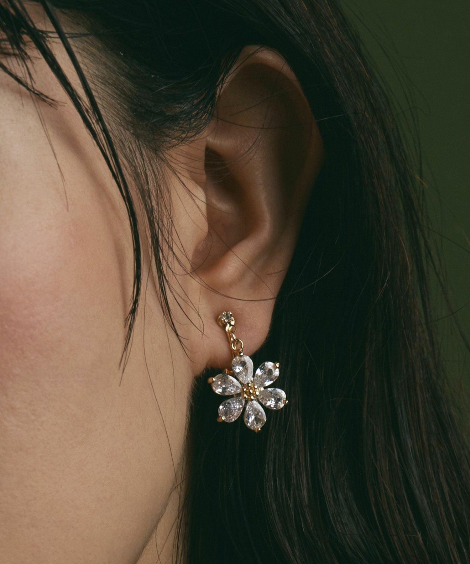 ジルコニアフラワースウィングチタンポストピアス【Dahlia】 | 【公式