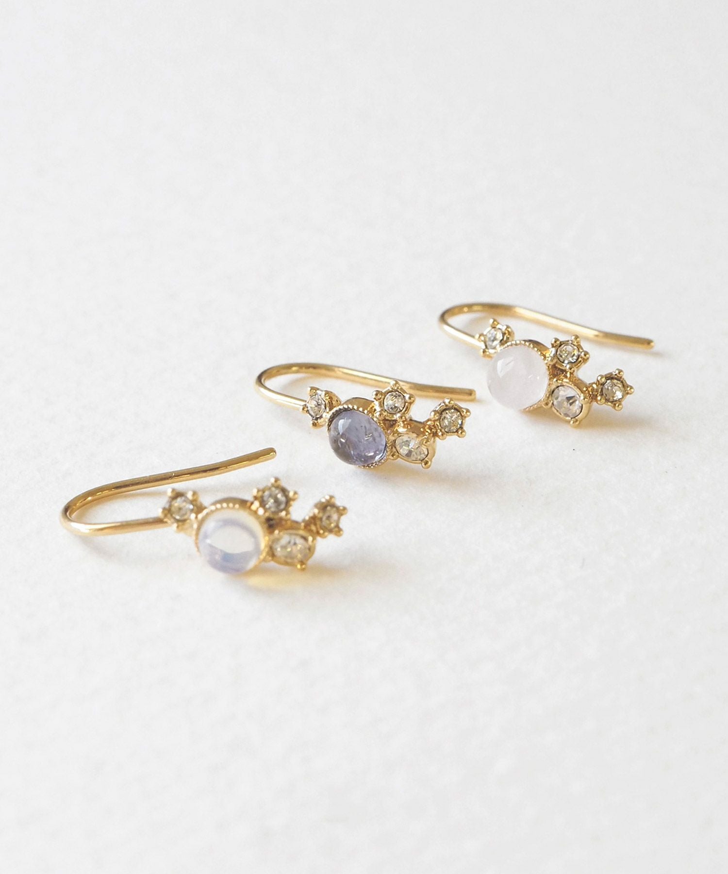 ナチュラルストーンストレートバーチタンポストピアス【MUK