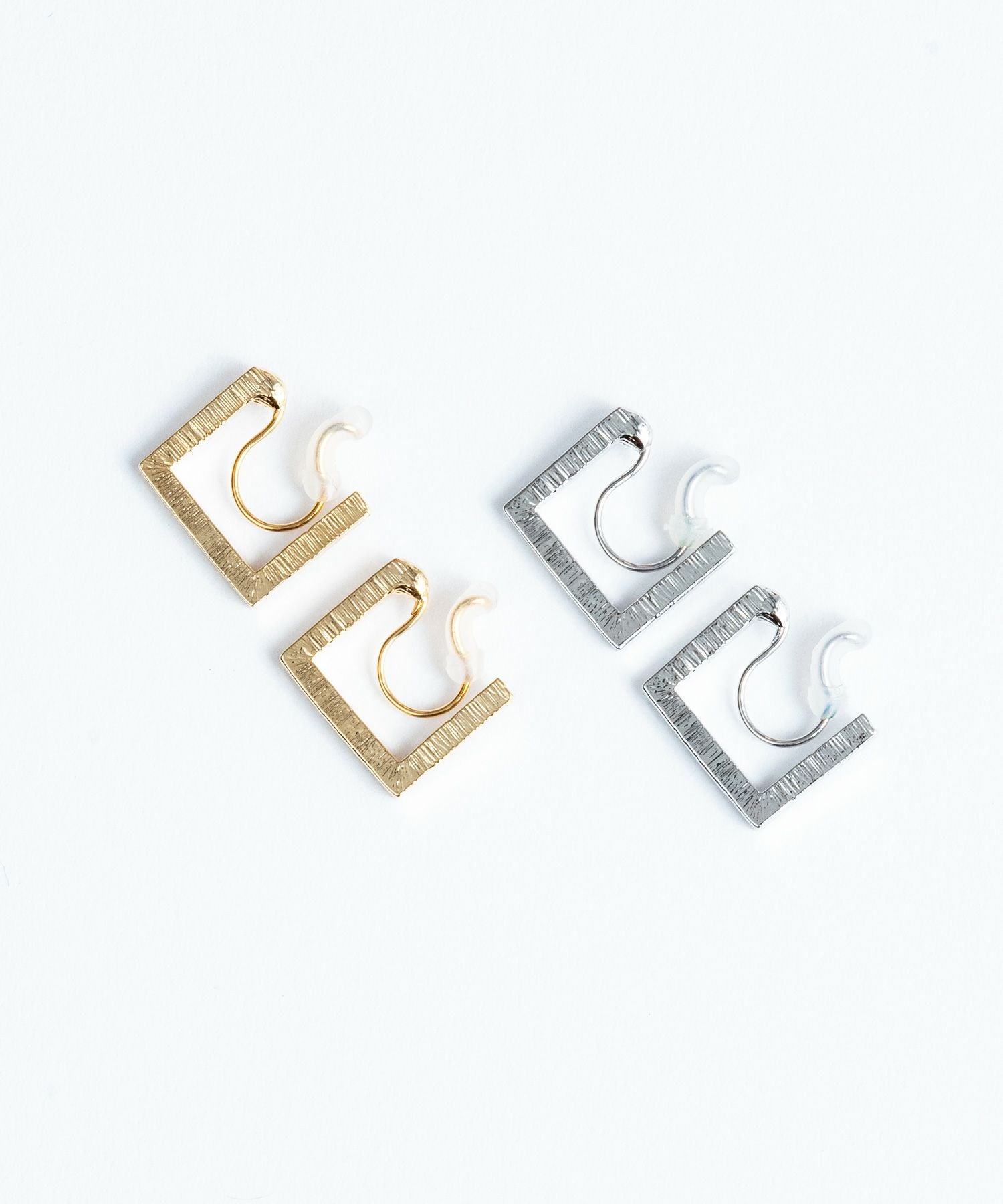 サイドスクウェアノンホールイヤリング