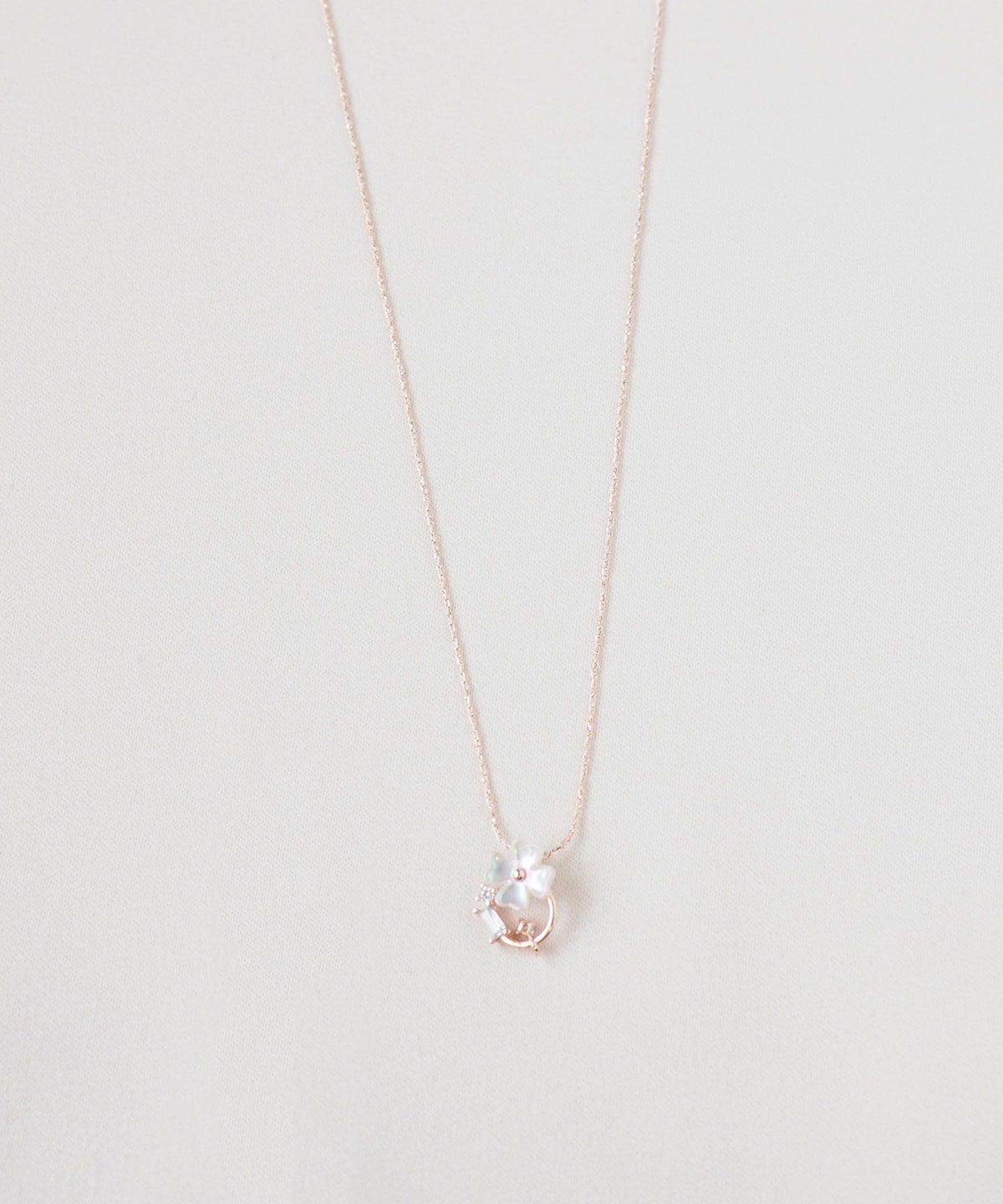 シェルフラワーループストーンネックレス