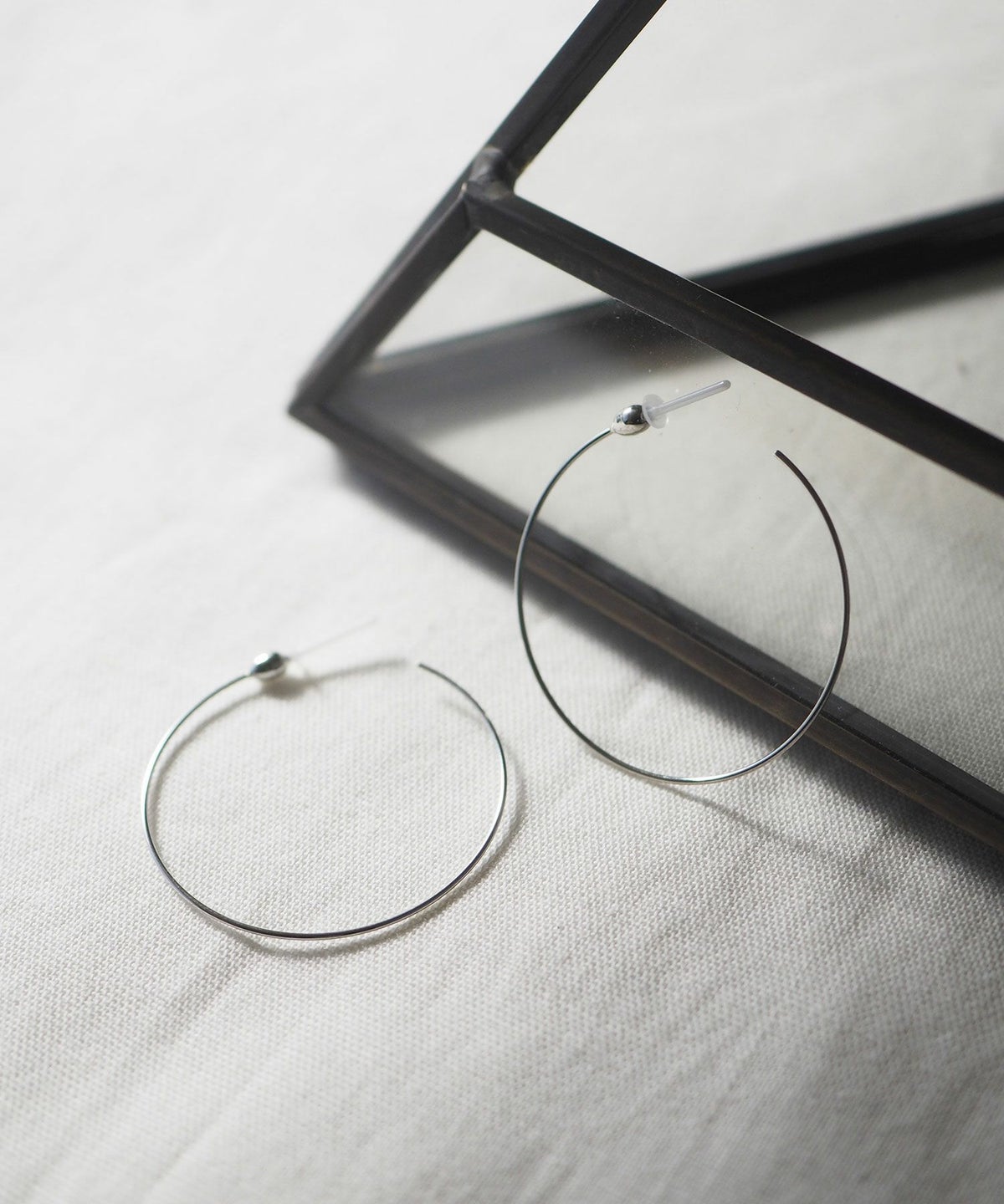 【web限定】ルミワイヤーフープセラミックポストピアス【Lumirise】