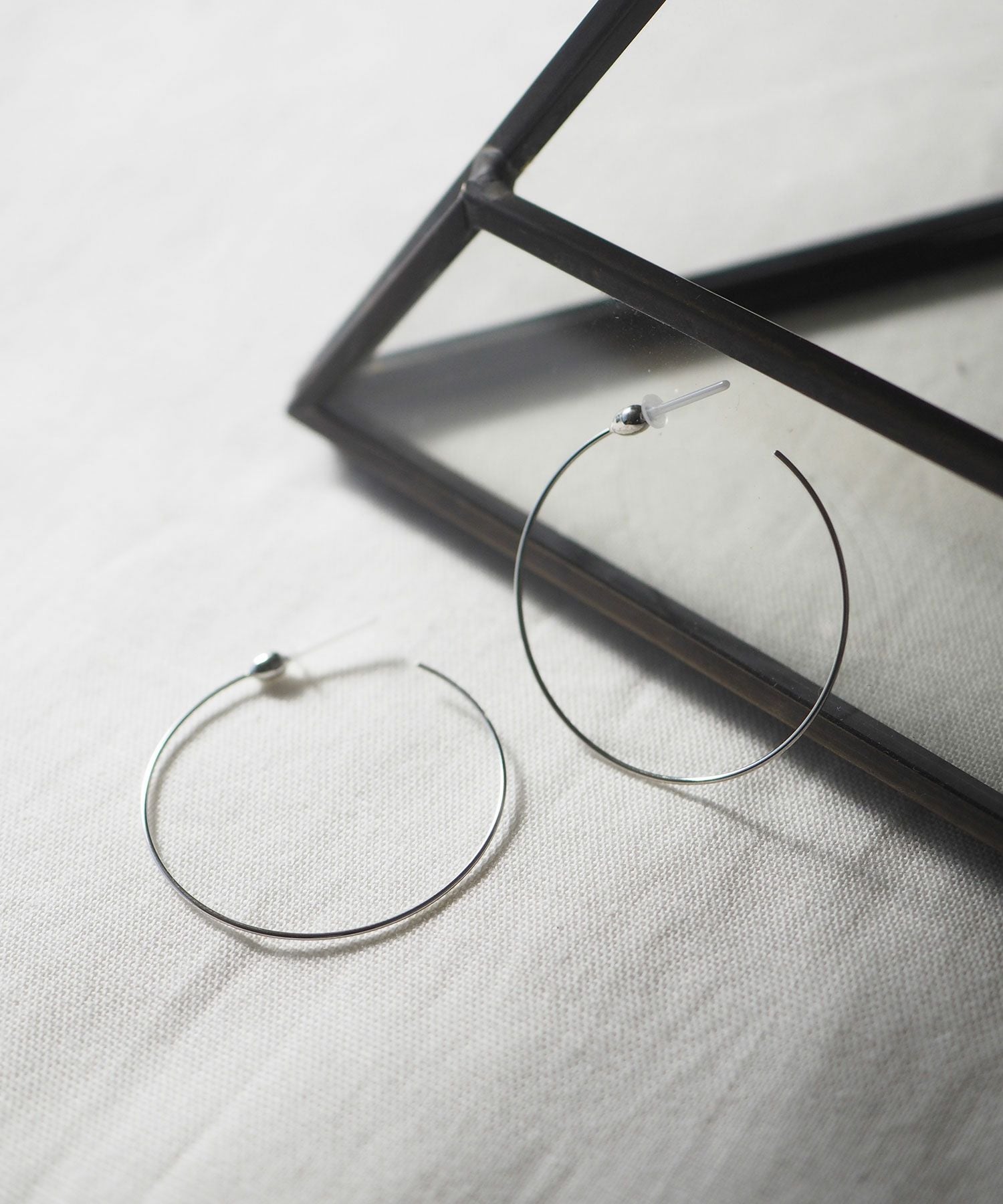 【web限定】ルミワイヤーフープセラミックポストピアス【Lumirise】