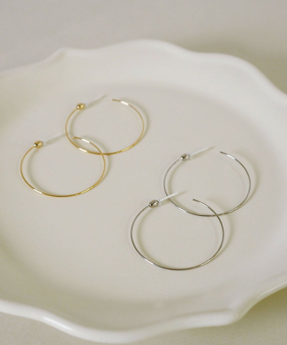 【web限定】ルミワイヤーフープセラミックポストピアス【Lumirise】