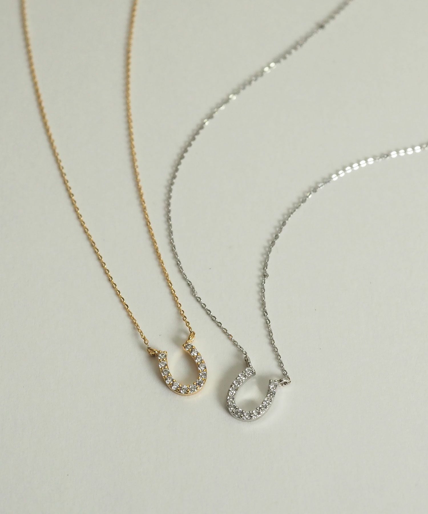 パヴェホースシューネックレス