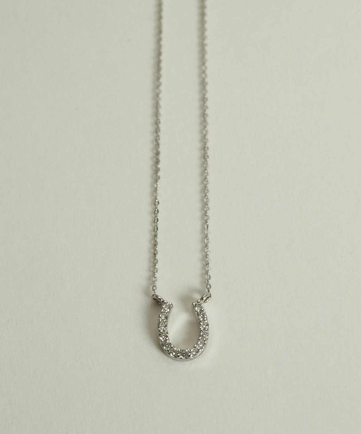 パヴェホースシューネックレス