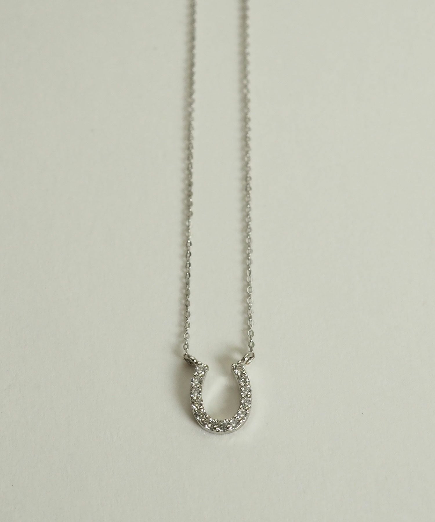 パヴェホースシューネックレス